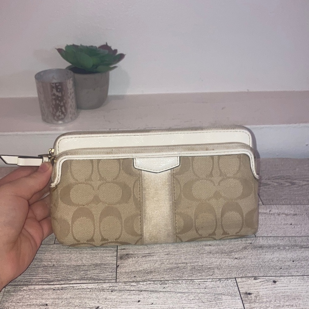 Vintage Cream Coach Wristlet Wallet